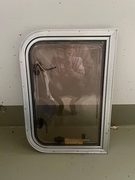 Fenster: Camper Aluminium Austellfenster – Gebraucht aus Duggingen von lucidlu