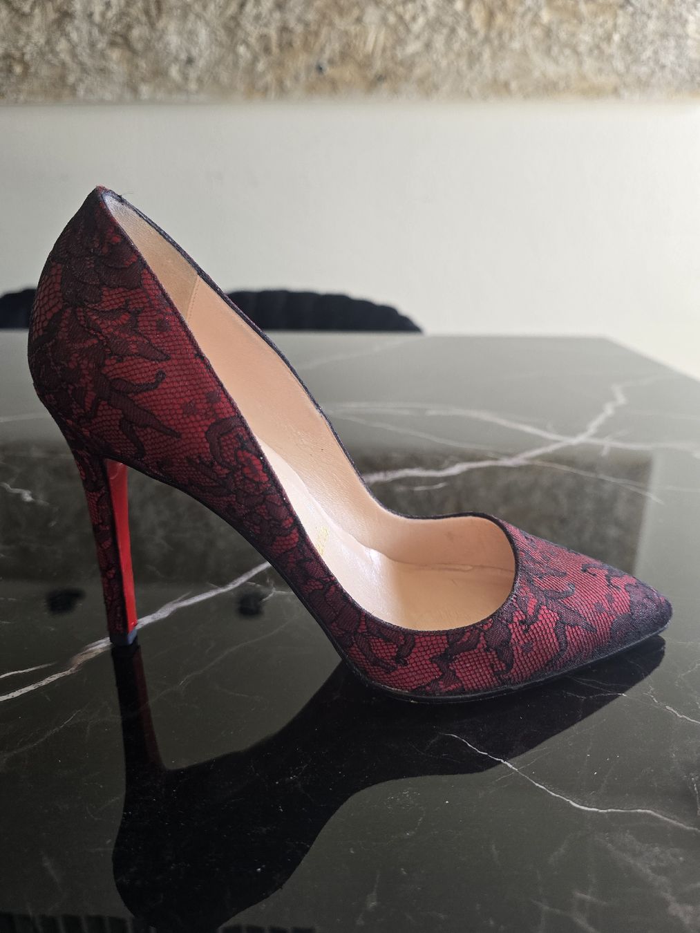 Christian Louboutin Scarpe da donna: Original Louboutin Highheel Rot mit schwarzer Spitze – Usato da Zollikon venduto da cae_szy7 1