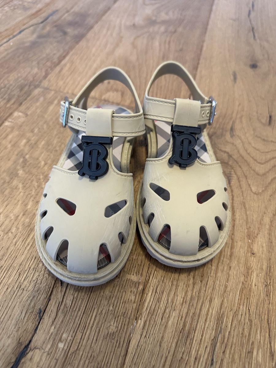 Burberry Scarpe per ragazzi: Burberry , rubber sandals . Size 27 – Usato da Küssnacht am Rigi venduto da hor_dpb7 4