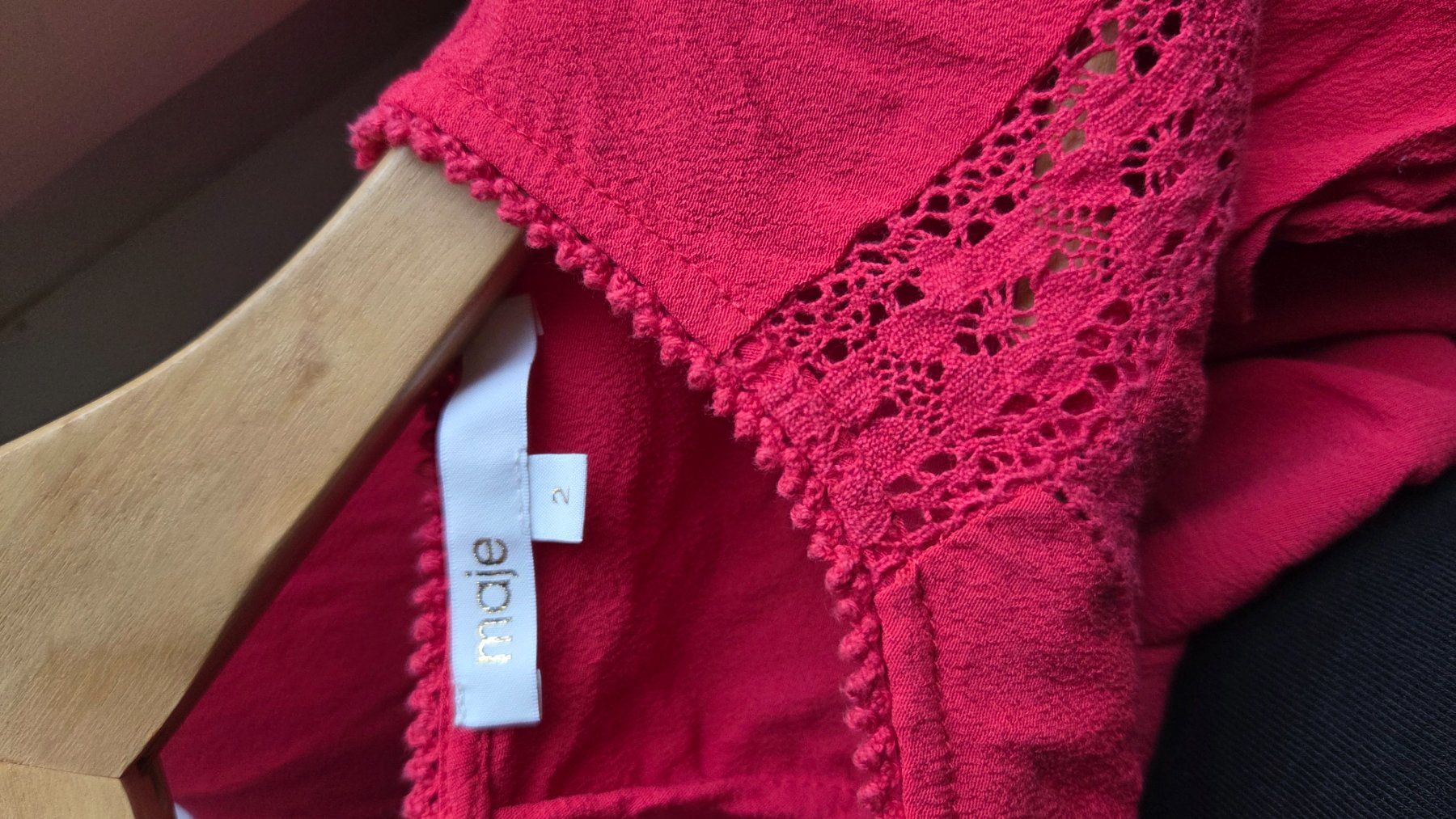Maje Vestiti: Maje Kleid mit Spitze Rot – Usato da Fislisbach venduto da Maieriisli25 4