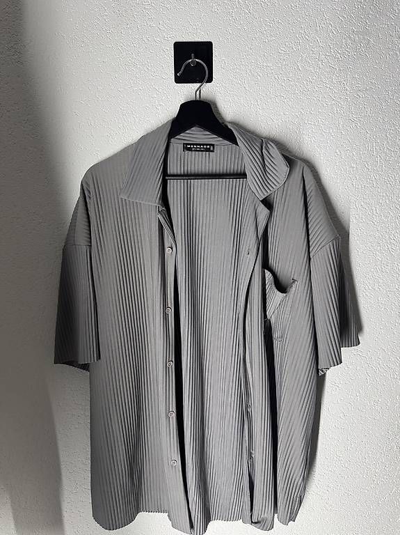 Camicie: Chemise grise plissée MENNACE taille L – Usato da Vevey venduto da diogodasilva_