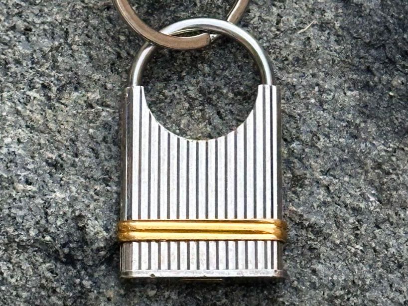 Cartier Schlüsselanhänger & - bänder: Cartier Trinity Padlock keychain – Gebraucht aus Zürich von RatsTreasure
