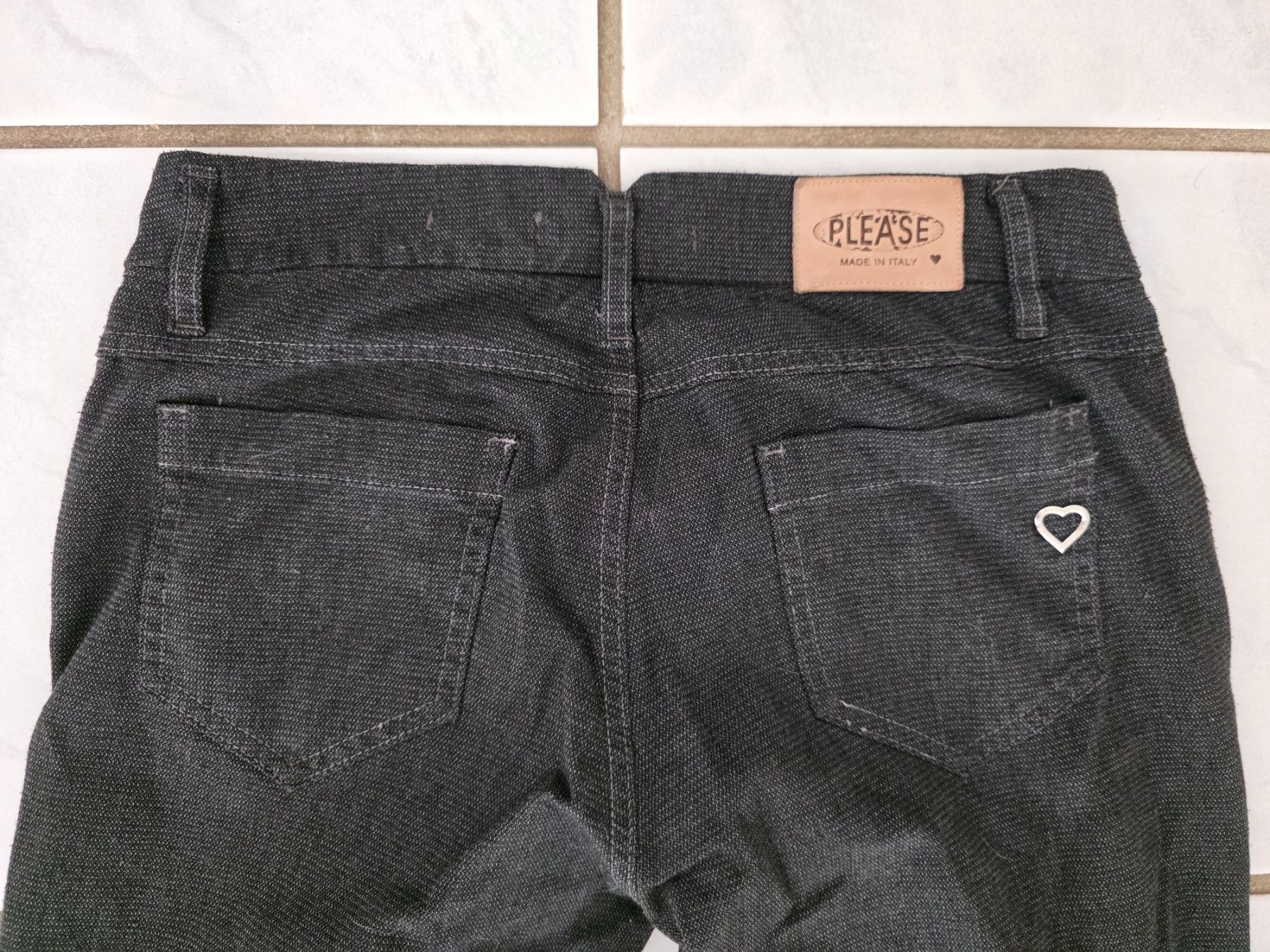 Please Jeans Jeans: Please Jeans dunkelgrau Gr. Small Made in Italy – Gebraucht aus Winterthur von Marcello66 2