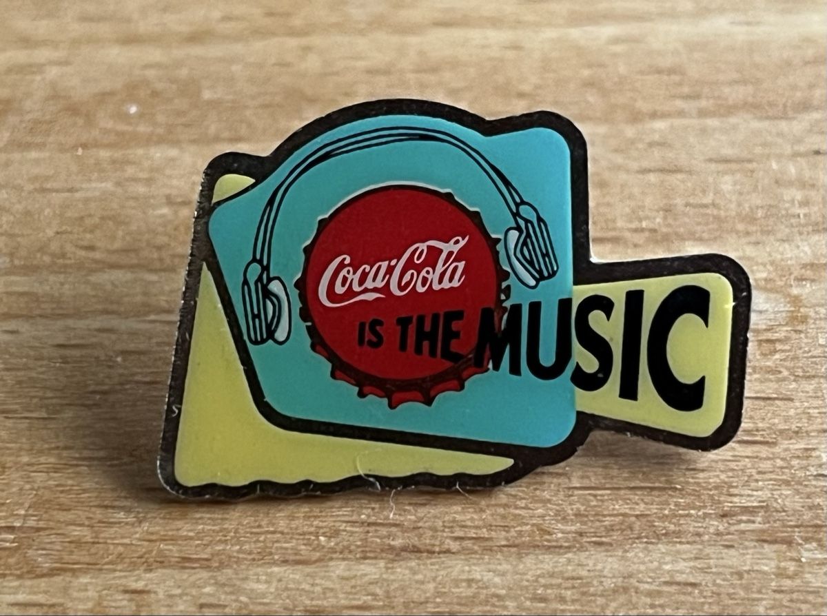 Coca-Cola Placchette & Badge: Cooler Cola Pin – Usato da Frauenfeld venduto da S0270115