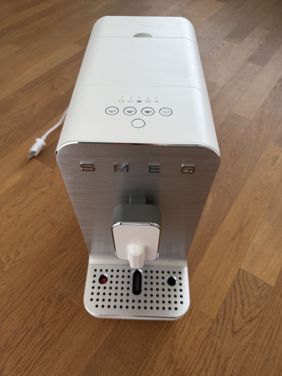 Smeg Macchine per caffè & Macchine per espresso: Smeg Kaffeemaschine vollautomat – Nuovo (secondo la descrizione) da Biel/Bienne venduto da DeHertist