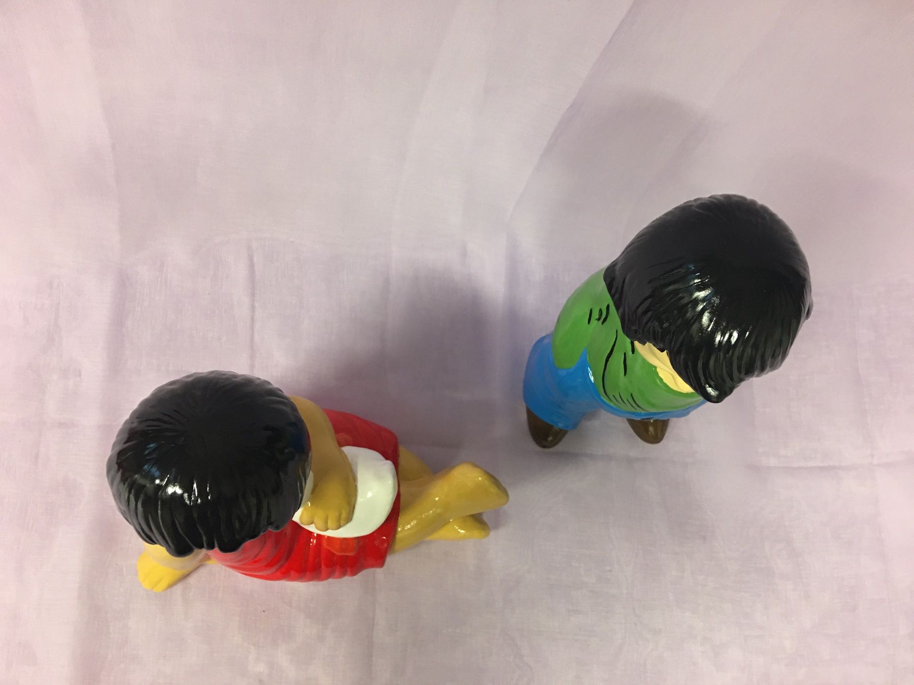 Figuren: 2 bunte Keramik Kinderfiguren Deko Figuren . – Neu (gemäss Beschreibung) aus Olten von ELHANDEL 4