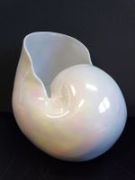 Skulptur in Form von Natilus Schnecke Muschel in Perlmutt