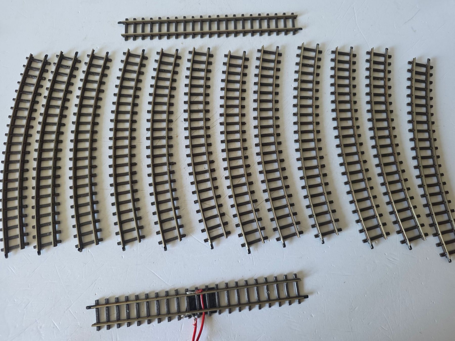 Bemo Modellini di ferrovie: 14 Stück Bemo Gleise, 12 x gebogen, 2 x gerade – Usato da Seuzach venduto da Loeckeli01
