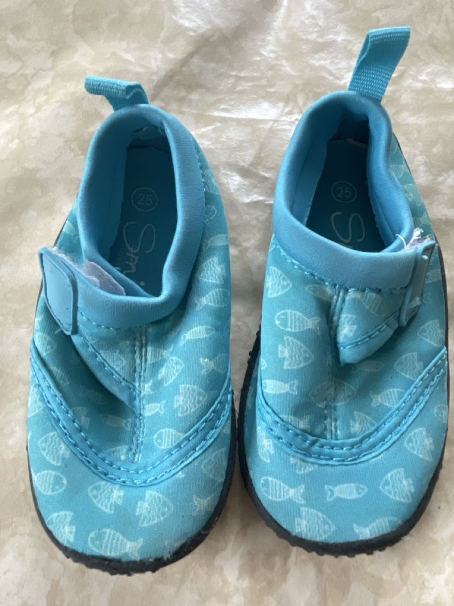 Scarpe per ragazzi: Wasserschuhe Gr. 25 – Usato da Gossau SG venduto da Snikitas