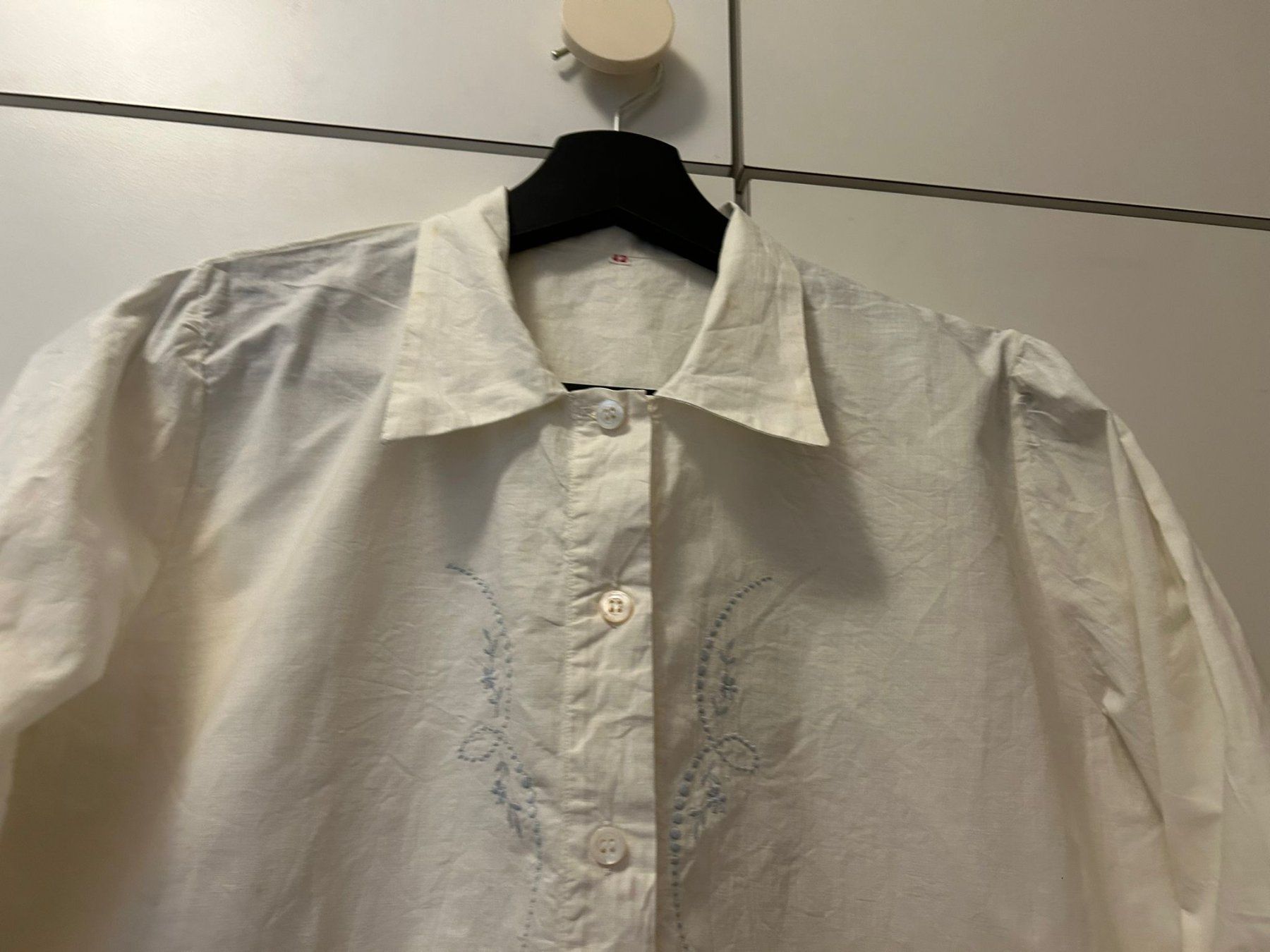 Negligees & Pyjamas: Vecchia camicia da notte con ricami tg.42 – Gebraucht aus Melano von H-Sara 1