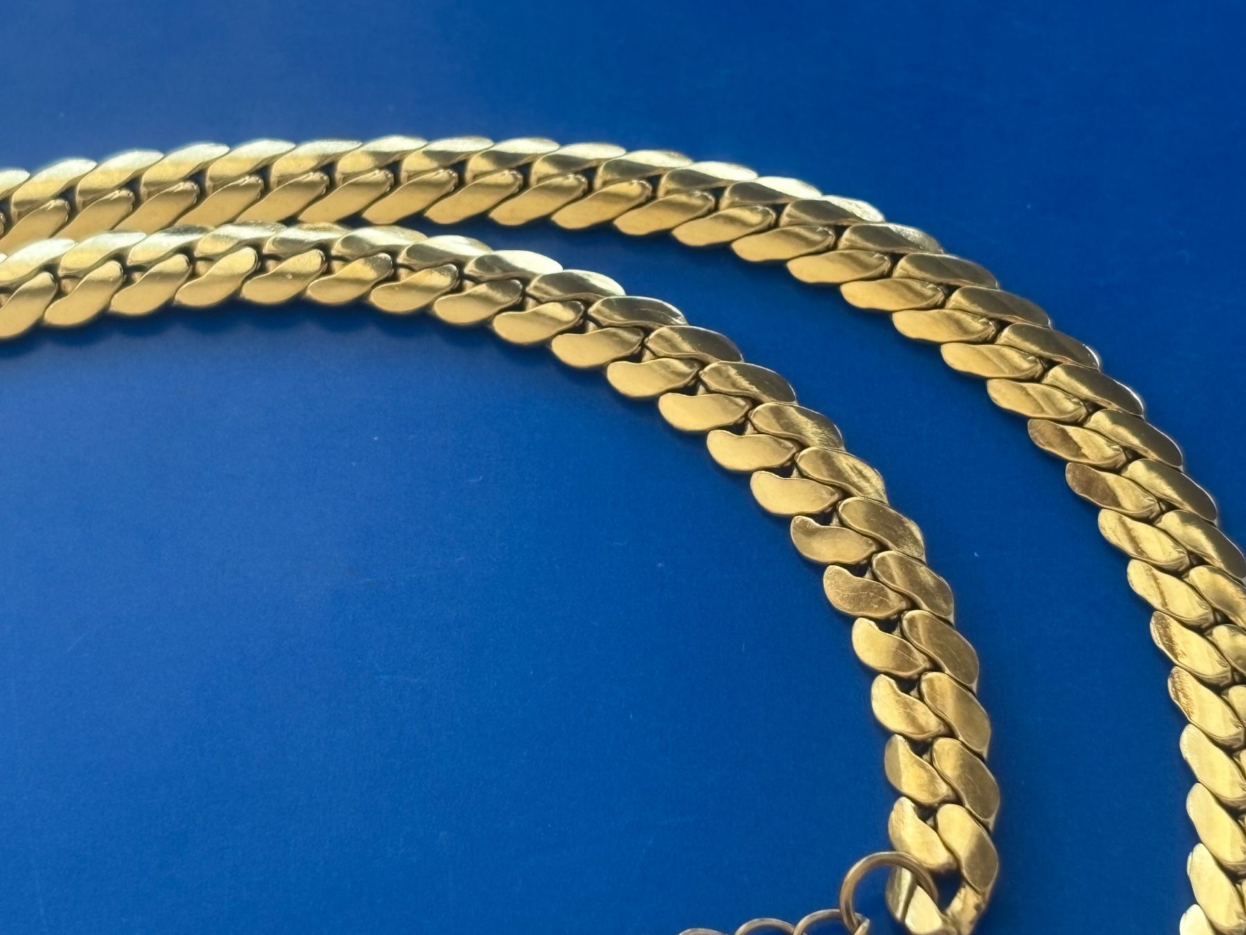 Catenine: Luxus Elegante Edelsthal Kette Farbe : Gold – Nuovo (secondo la descrizione) da Biel-Bienne venduto da Roserosse13 6