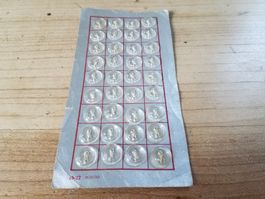 36 Vintage Knöpfe auf OriginalPapier