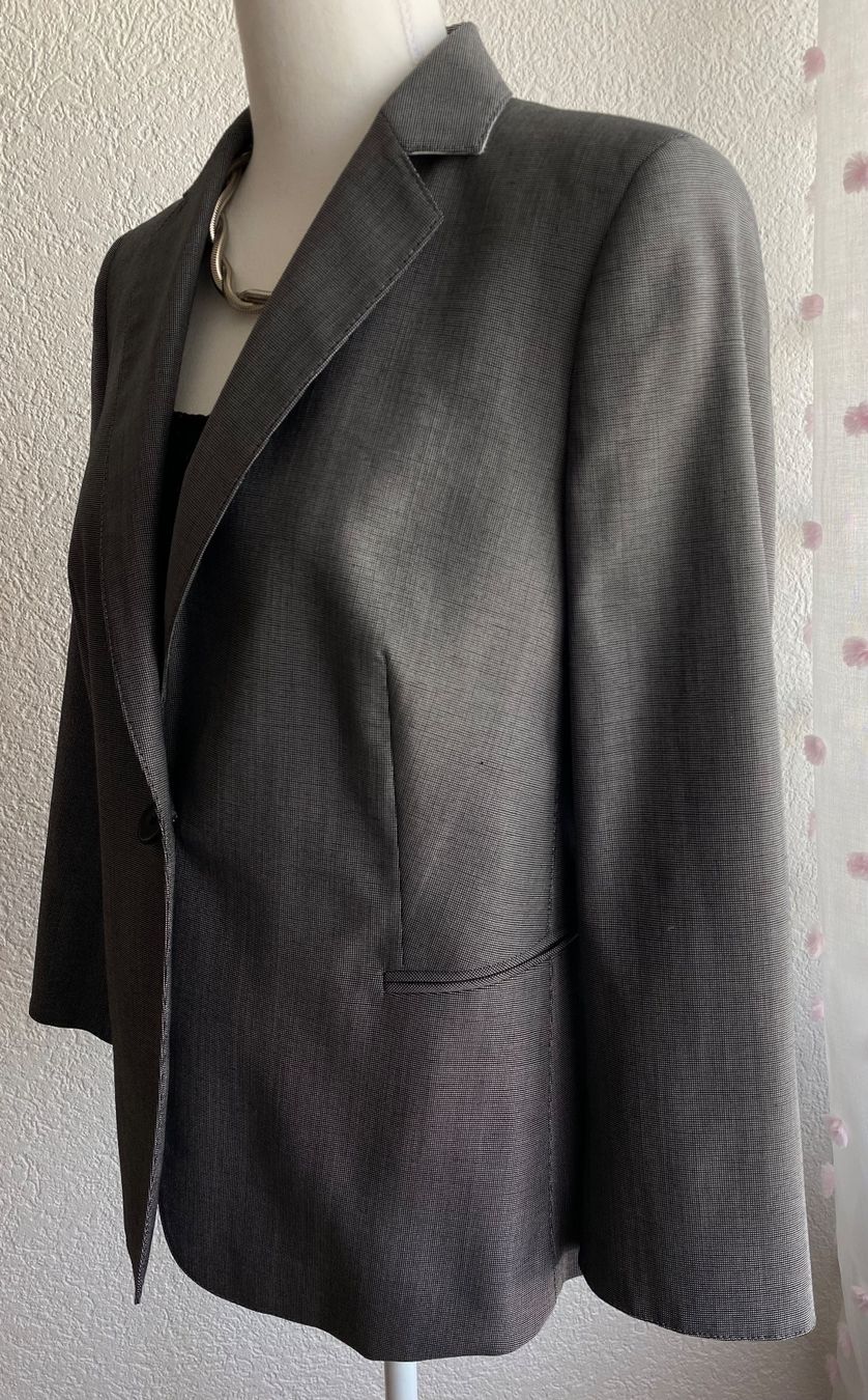 Akris Jacken: Akris Punto Blazer Gr.40 – Gebraucht aus Oberwil BL von Leni-Mischi 3