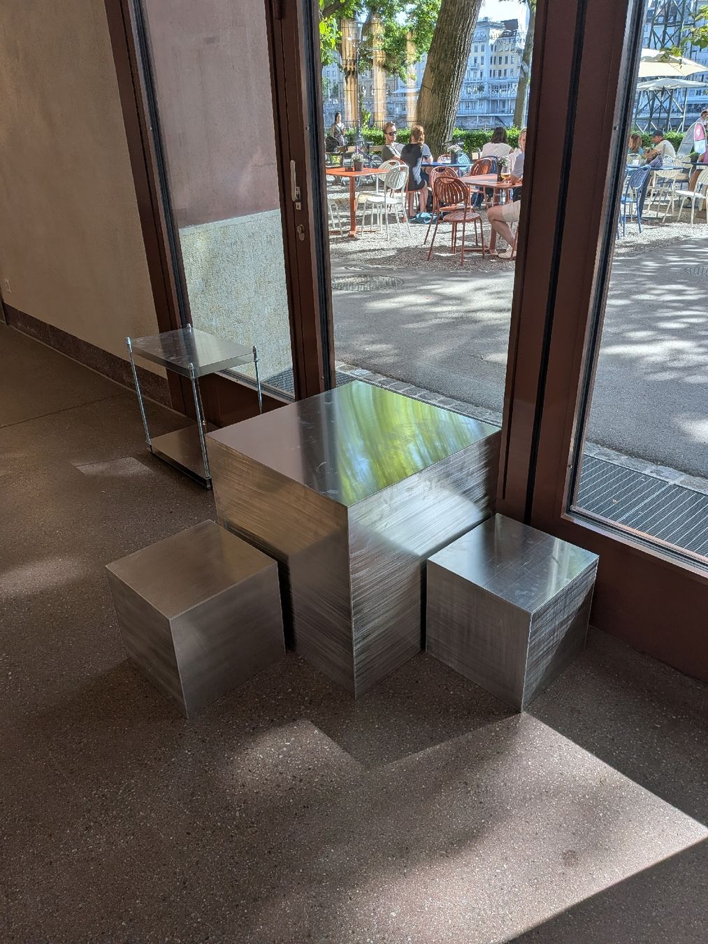 Tables: grosse Aluminium brutalistischer Tisch  – Neuf (Voir description) à basel par sta.bile 2
