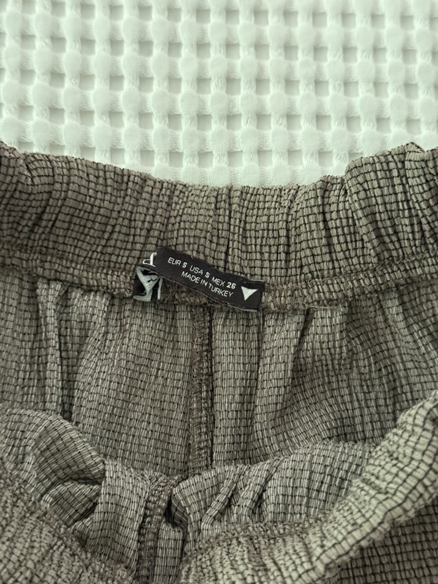 Lots de vêtements: Lot pantalons été  – D'occasion à Monthey par sen_6ckr 2