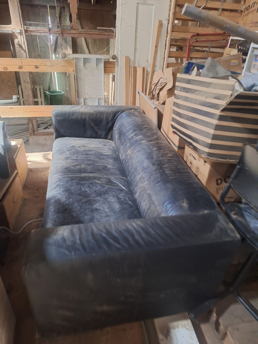 Sofas: 2-3er Sofa schwarz – D'occasion à Büttikon AG par rebeccaparvex 2