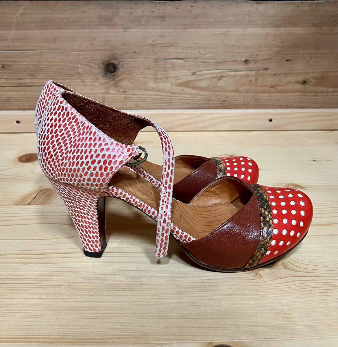 Chie Mihara Damenschuhe: Chie Mihara Lieblingspumps, Gr. 37.5 - Hingucker! – Gebraucht aus Erlenbach im Simmental von ancatan 3