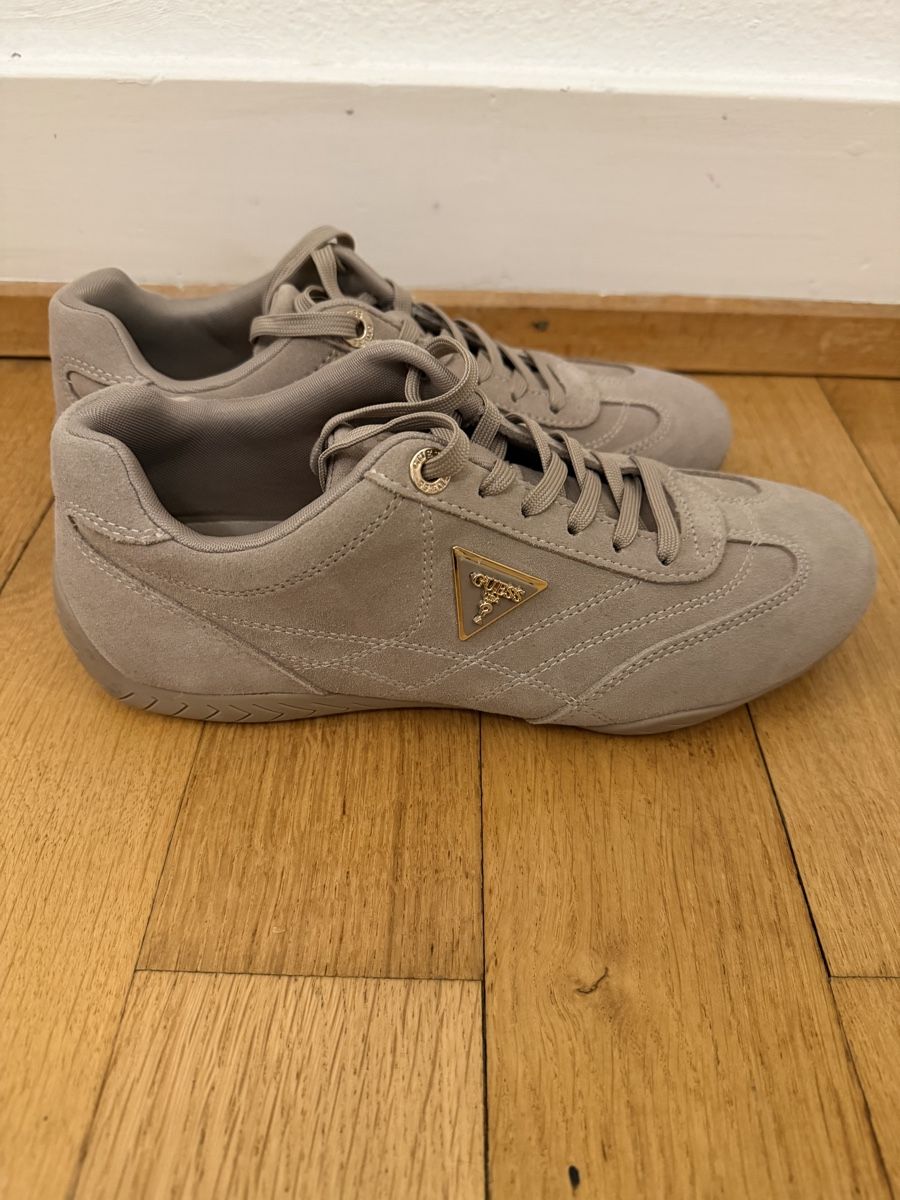 Guess Scarpe da donna: Guess Sneaker beige Veloursleder – Nuovo (secondo la descrizione) da Chur venduto da auroraley