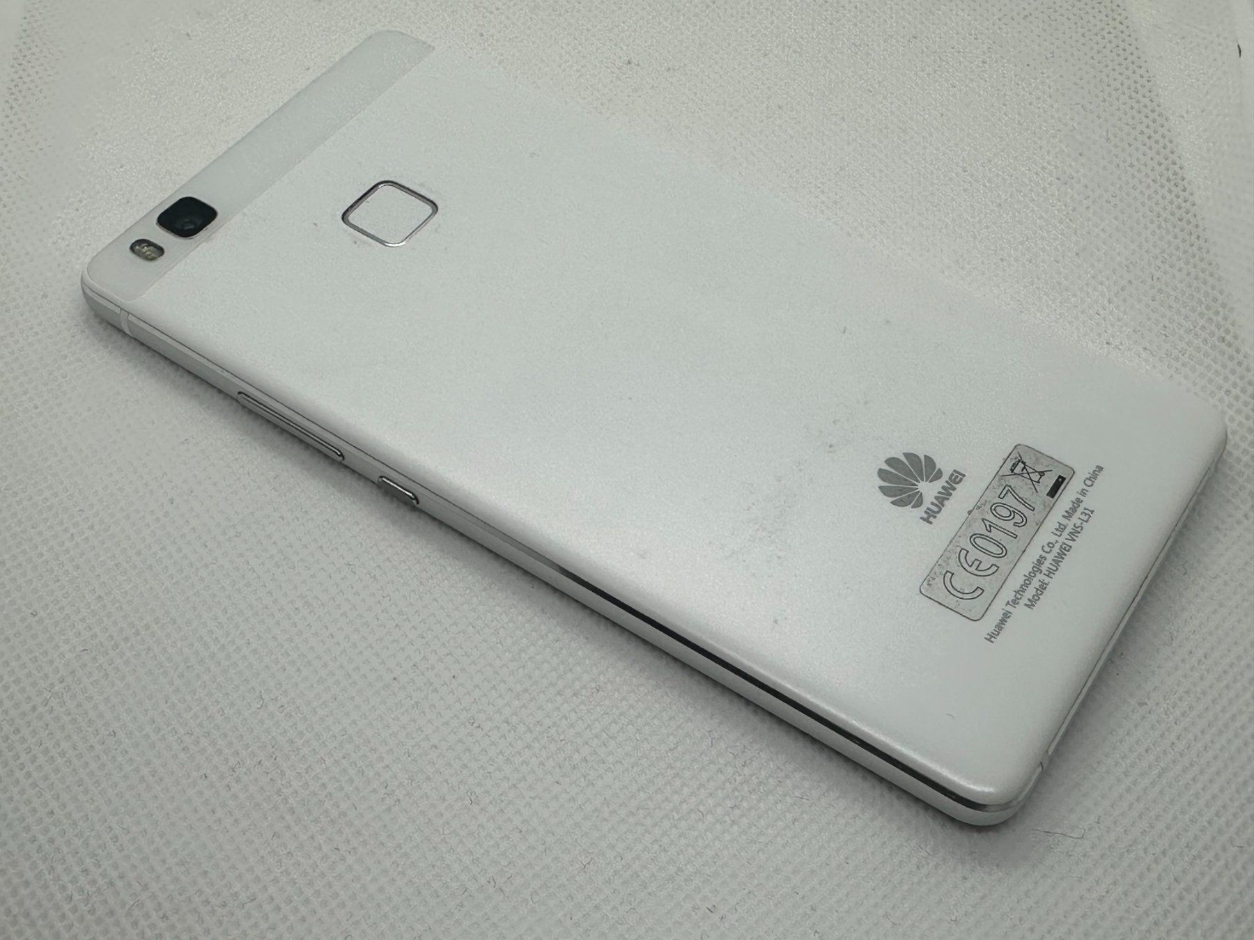 Huawei Telefoni cellulari / Smartphones: Huawei P8 Lite - Inkl. Hülle – Usato da Nussbaumen AG venduto da Dika-Shop 3