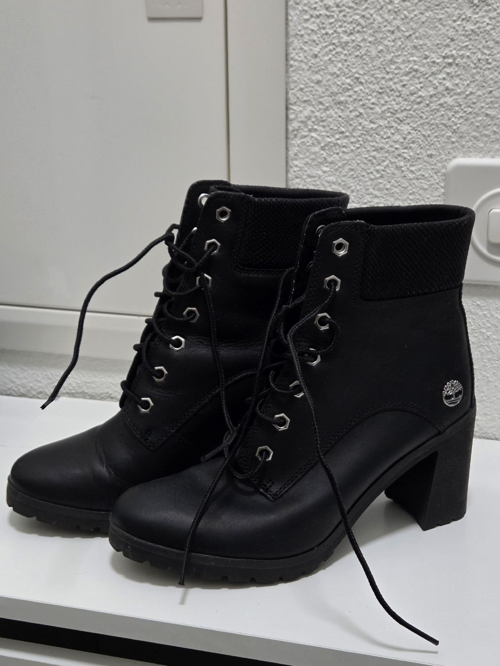 Timberland Scarpe da donna: Schwarze Timberland Boots mit Absatz – Nuovo (secondo la descrizione) da Wettingen venduto da smilee1