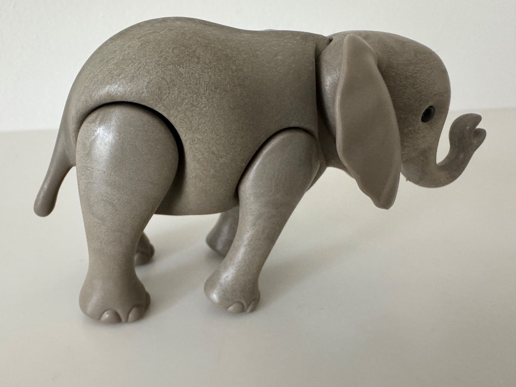 Playmobil Giocattoli: Playmobil "Elefant" – Usato da Winterthur venduto da Arma3 2