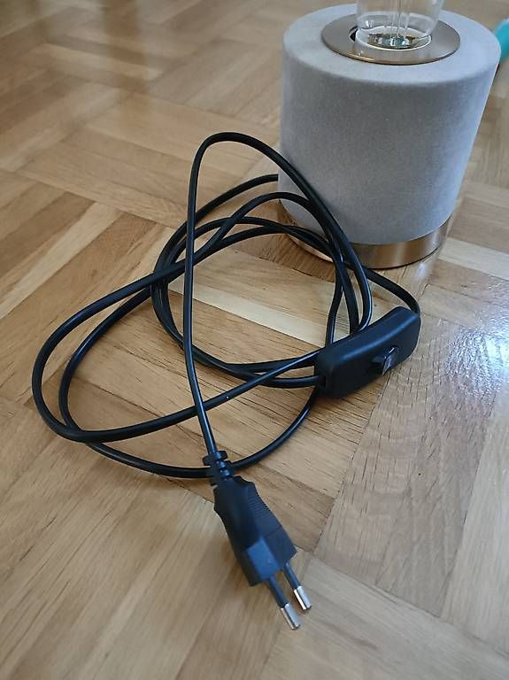 Lampade: Lampe Nostalgie-Look mit Glühbrine – Usato da Einsiedeln venduto da Neuhaus_Tobias 2