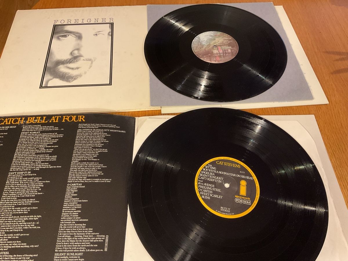 Dischi in vinile: Cat Stevens "Catch Bull At Four" LP, Foreigner Vinyl – Usato da Steinach venduto da Quarkie 2