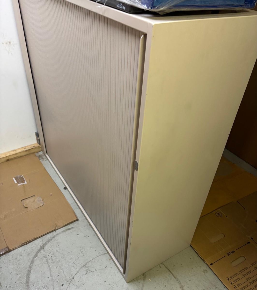 Schränke: Lateral oder Rolladenschrank – Gebraucht aus Zug von Biki72