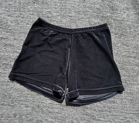Schwarze Kurze Hosen, getragen, Ideal zum Turnen