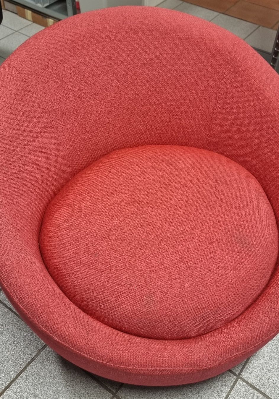 Poltrone: Lese - Drehsessel Rund Rot – Usato da Ruggell venduto da ONLINE-2-ME 3