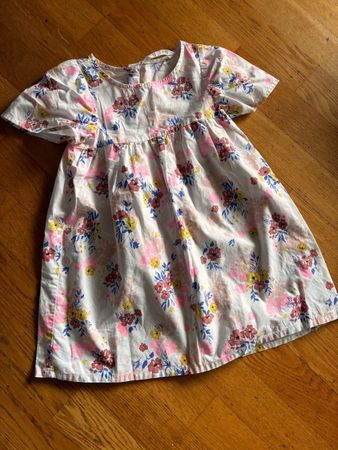 Schönes Kleid Gr. 104