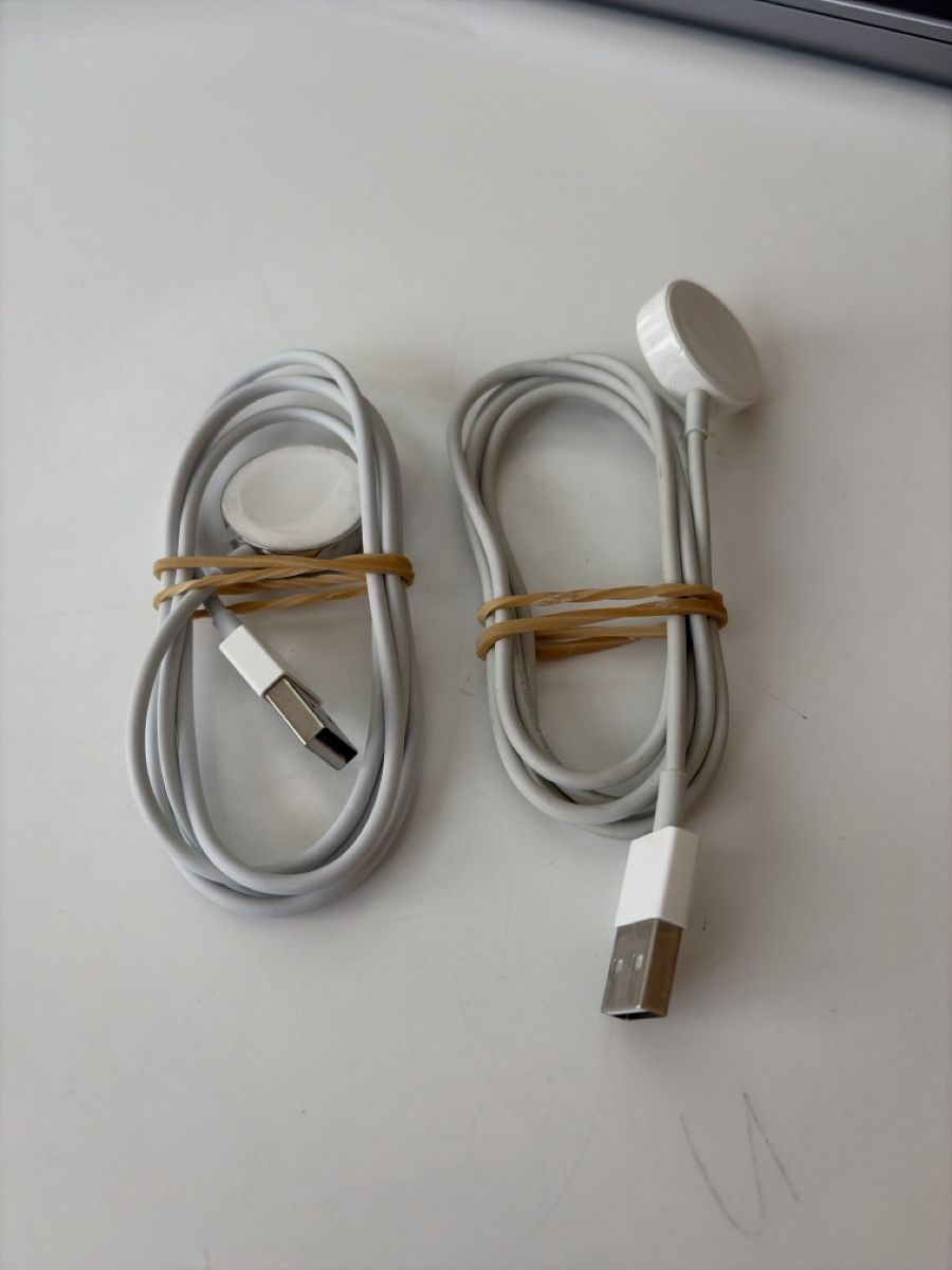 Apple Smartwatch: 2x Apple Original AppleWatch Ladekabel – D'occasion à Merenschwand par Sbj