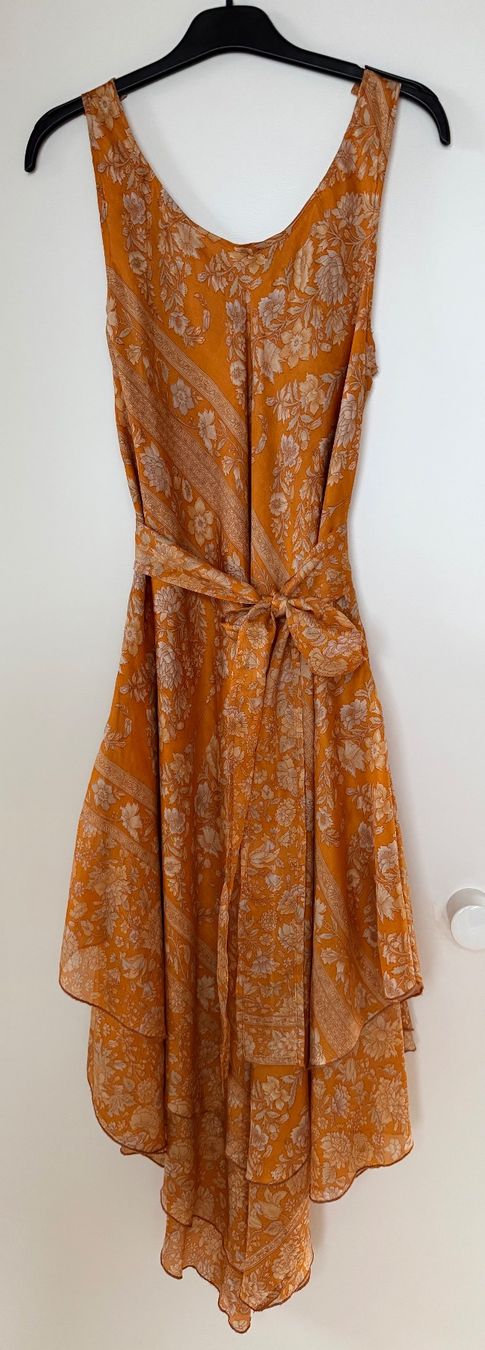 Vestiti: Wunderschönes seidenes Midikleid mit Blumenmuster, Grösse M – Usato da Uster venduto da Koralle6