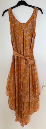 Wunderschönes seidenes Midikleid mit Blumenmuster, Grösse M