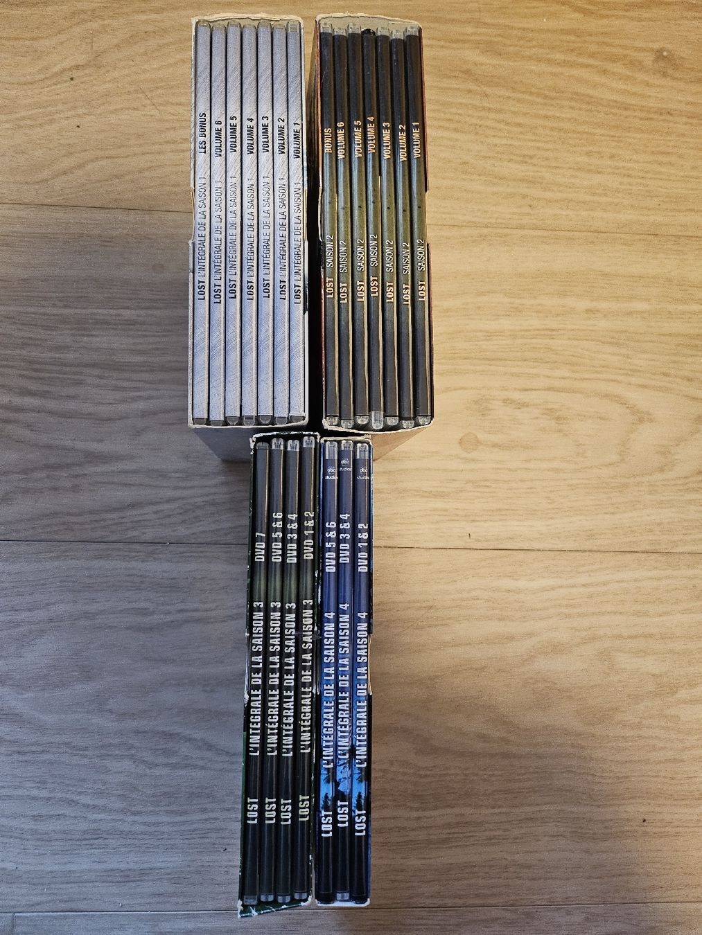 Alle DVDs: Lost - L'intégrale saisons 1 à 4 en DVD – Gebraucht aus La Joux FR von car_ck96 1