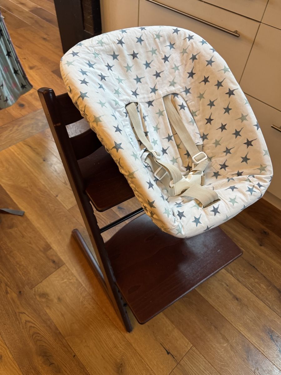 Stokke Chaises hautes: Tripp trapp mit Babyschale – D'occasion à Sempach par Caranedache