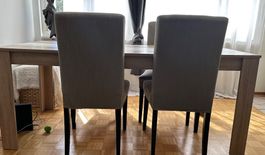 Esszimmer Tisch und Stühle