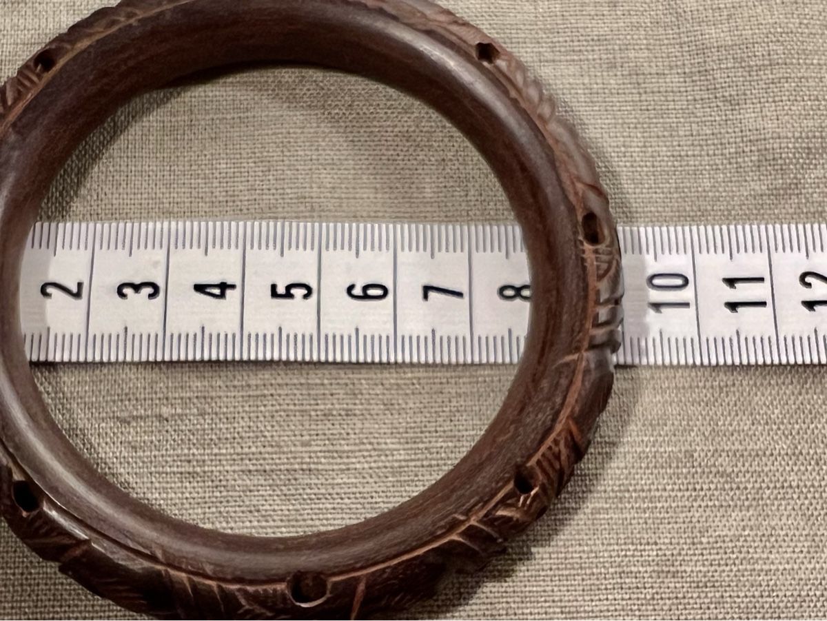 Armbänder & -reifen: Bracelet jonc en bois sculpté, Inde, vintage – Gebraucht aus Genève von DELIRBEADS 8