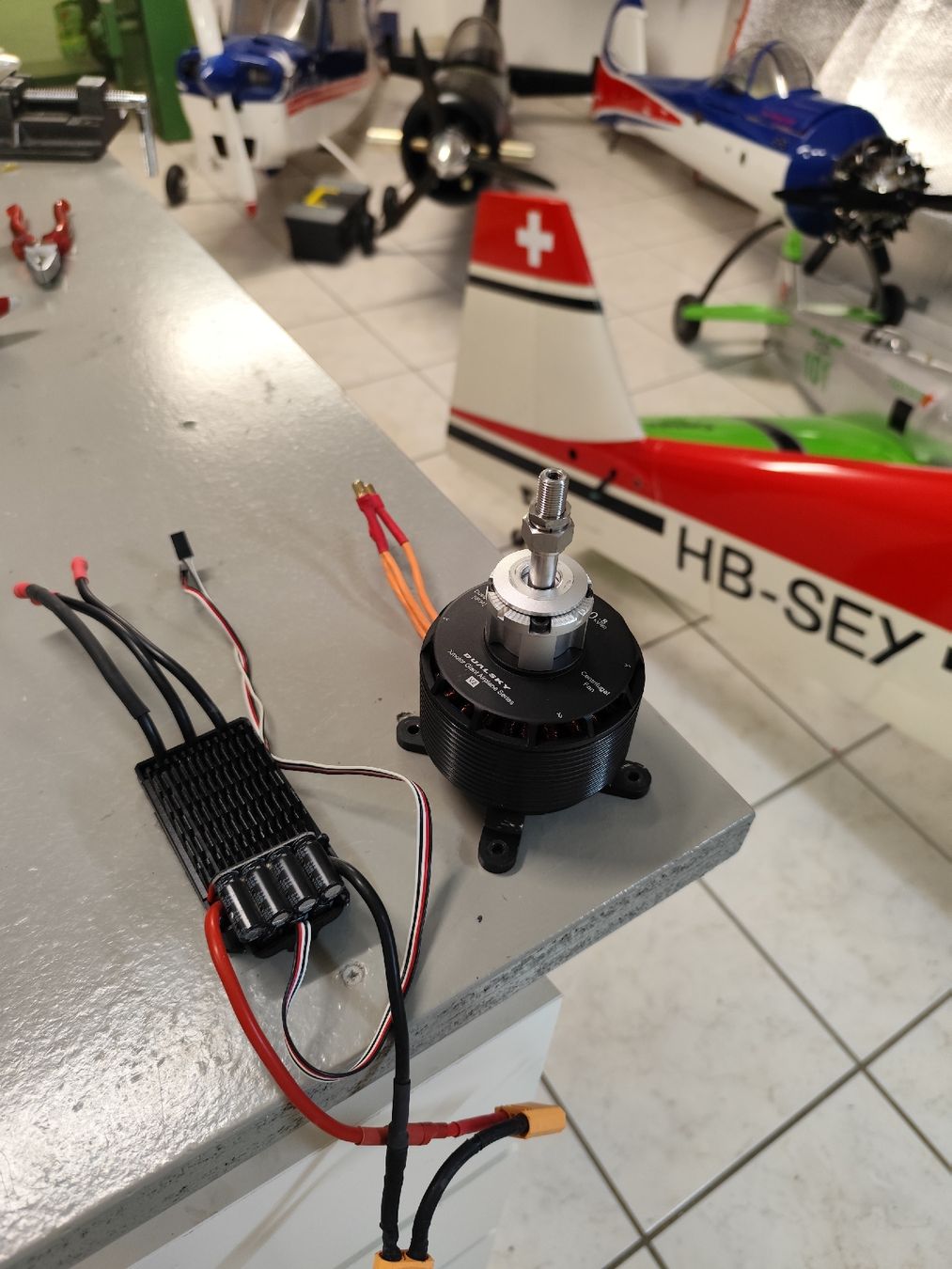 RC Kits de montage: dualsky ga 8000.8 mit regler – D'occasion à Nenzlingen par Speeedeeeee 1