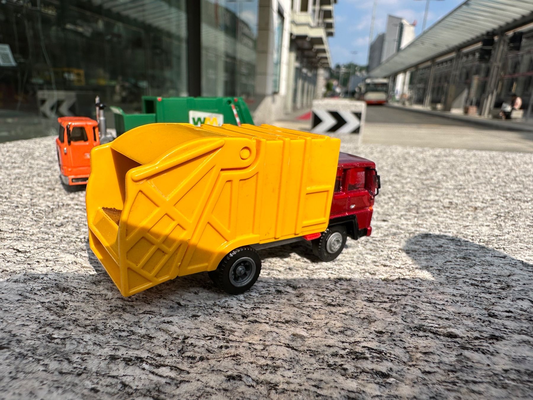 Matchbox Modellini d'auto: Matchbox Superfast No 36 Refuse Truck + modern – Usato da Chiasso venduto da Carrara-Modellismo 3