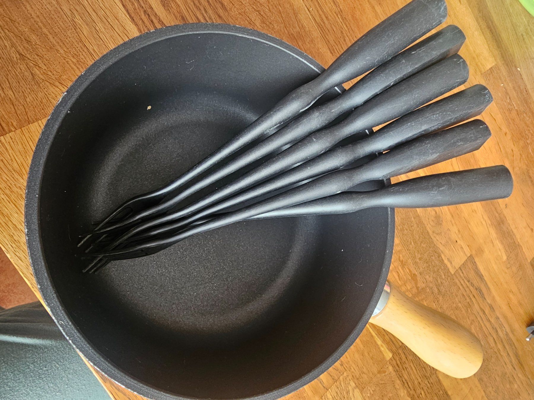 Padelle: Fondue-Set, Caquelon schwarz, 6 Gabeln – Usato da Herznach venduto da Viktoria5