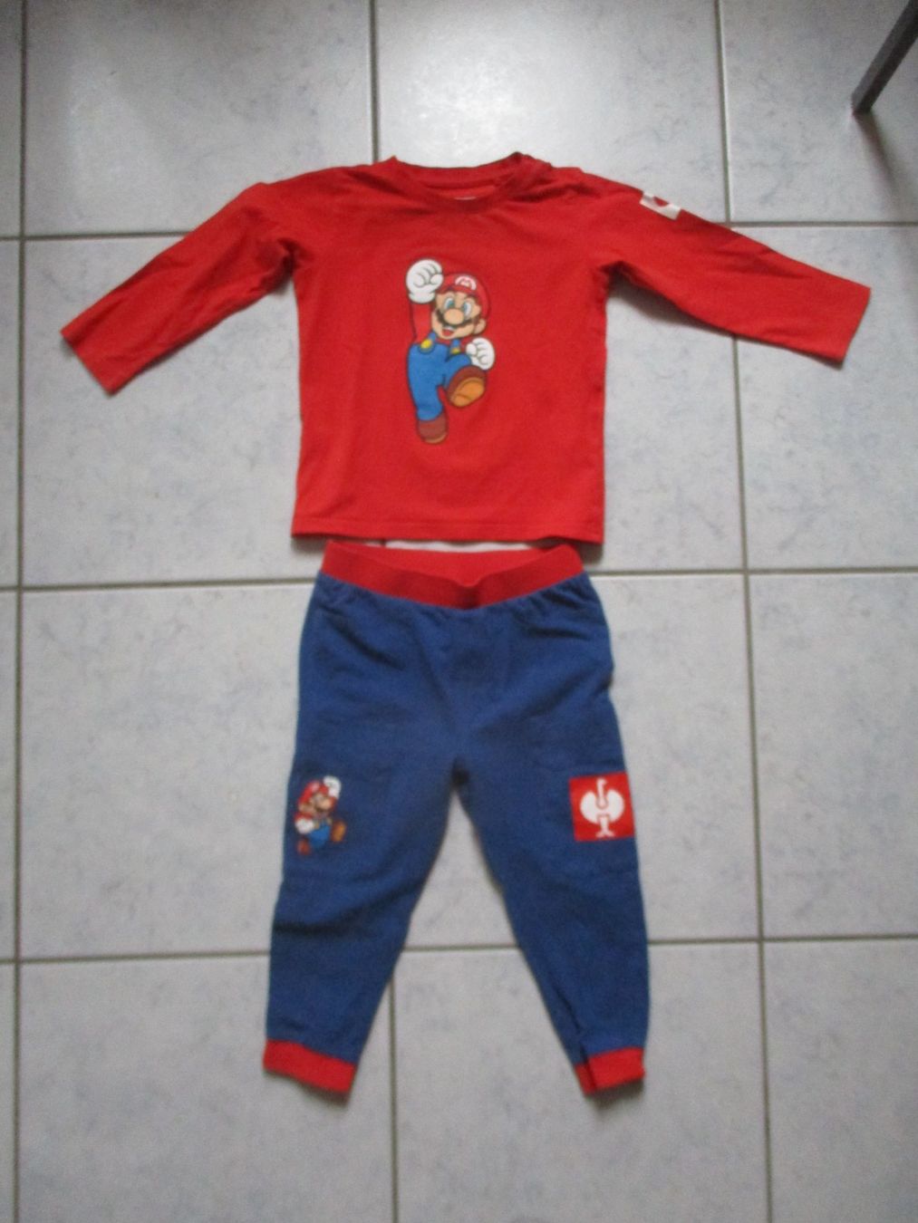 Engelbert Strauss Lotti & Set di vestiti: Kinderkleider von Strauss, Super Mario – Usato da Birsfelden venduto da alles-muss-raus