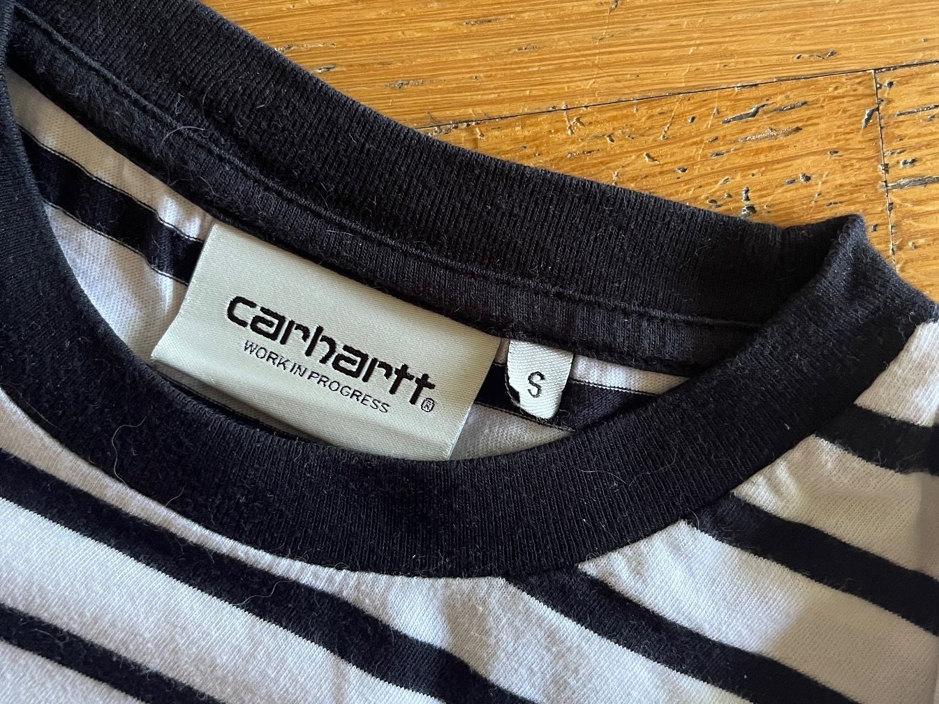 T-Shirts: Carhartt T-Shirt Gestreift – Gebraucht aus Bolligen von muriwytt 1