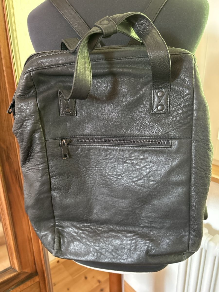 Nile Zaini: NILE Leder Handtasche/Rucksack! – Usato da Münchenstein venduto da sab_d8sk