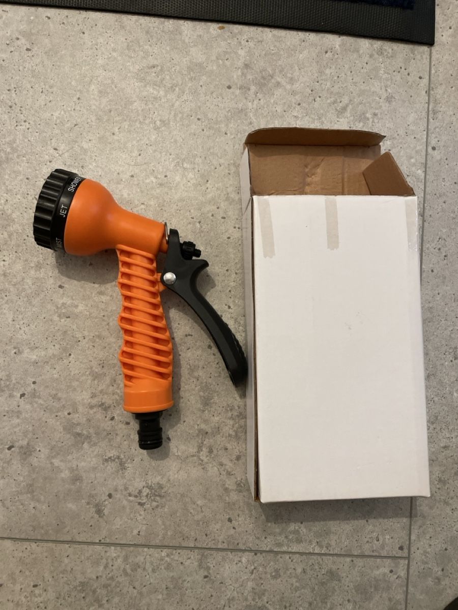 Rohre & Schläuche: Neue 8-Düsen-Gießpistole – Neu und originalverpackt aus Flums von mai_9fr6