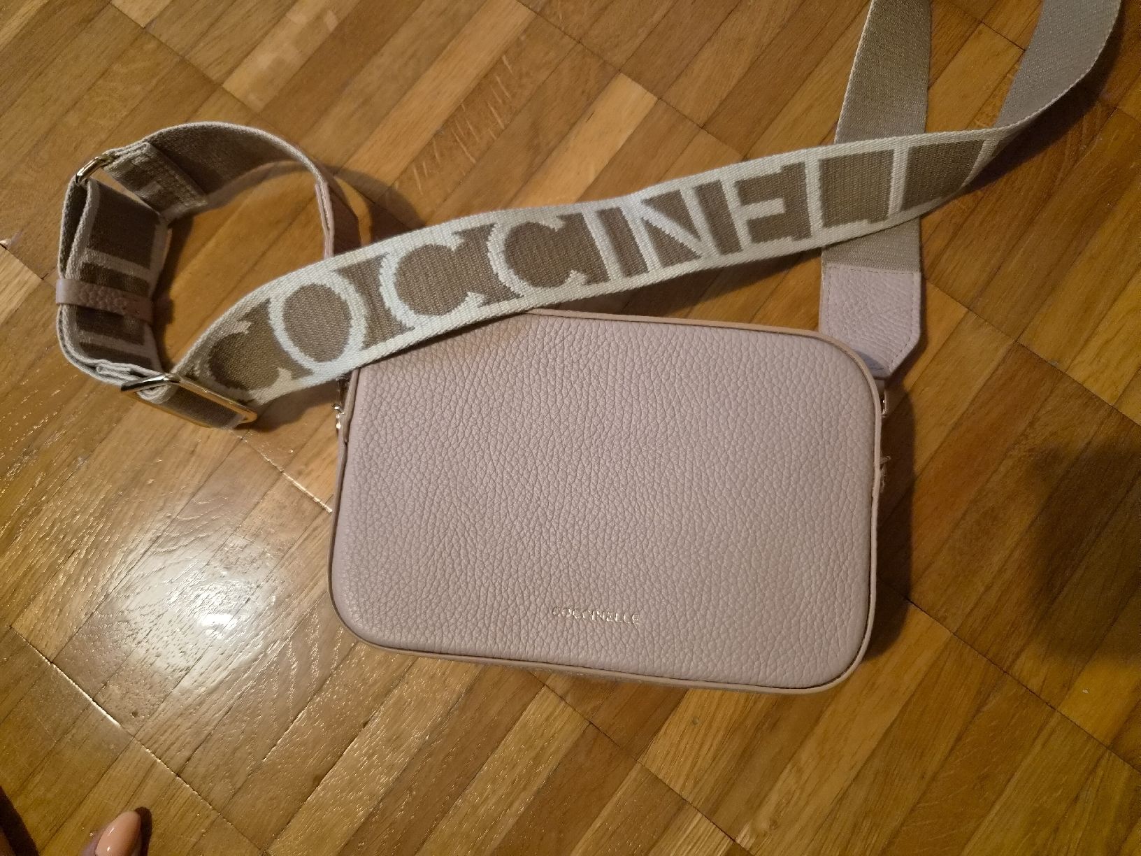Coccinelle Borse da donna: Coccinelle Umhängetasch - Farbe rosette – Nuovo (secondo la descrizione) da Reinach BL venduto da sunny2014