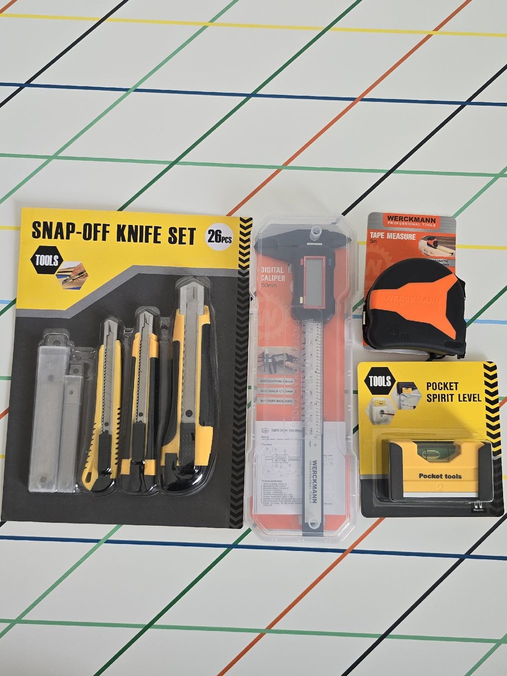 Tous les outils: Werkmann Tools Set: Caliper, Tape Measure, Knives, Level – Neuf avec emballage d'origine à Zürich par dev_5brj
