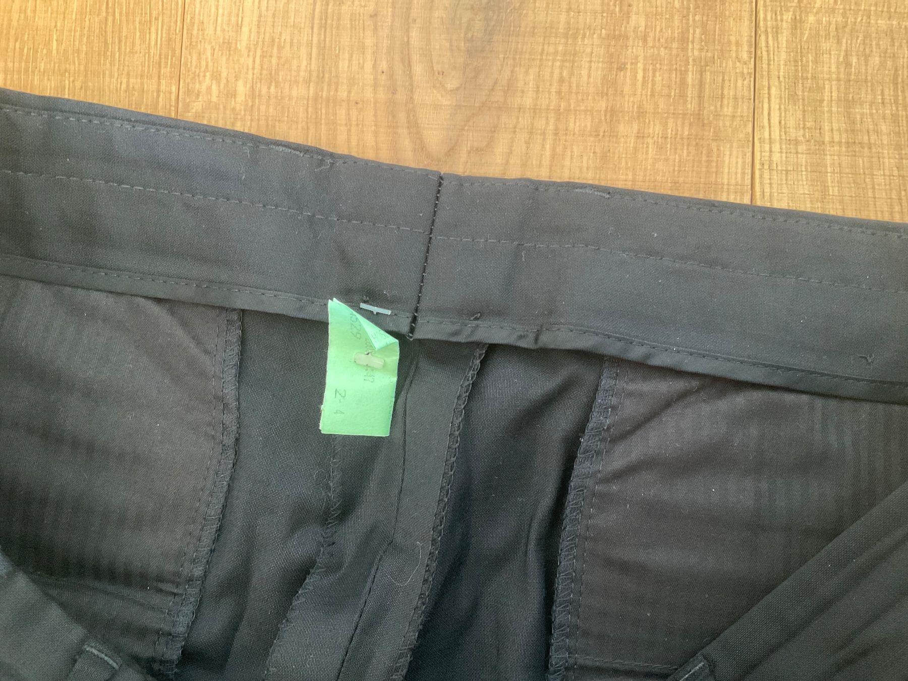 Esprit Pantaloni: Schwarze Stoffhose Gr. 52 Esprit Collection Wolle – Usato da Winterthur venduto da aionila 1