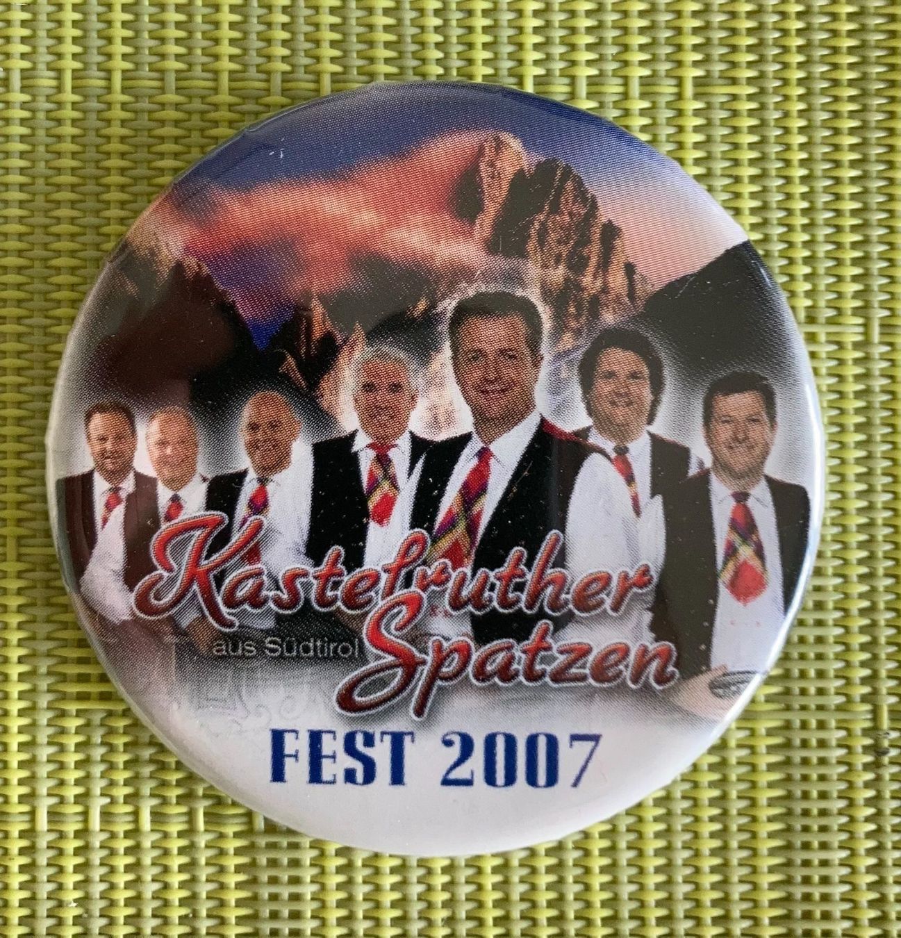 Spille & Fermagli: Kastelruther Spatzen Fest Ansteckbrosche – Usato da Thun venduto da Alpen69