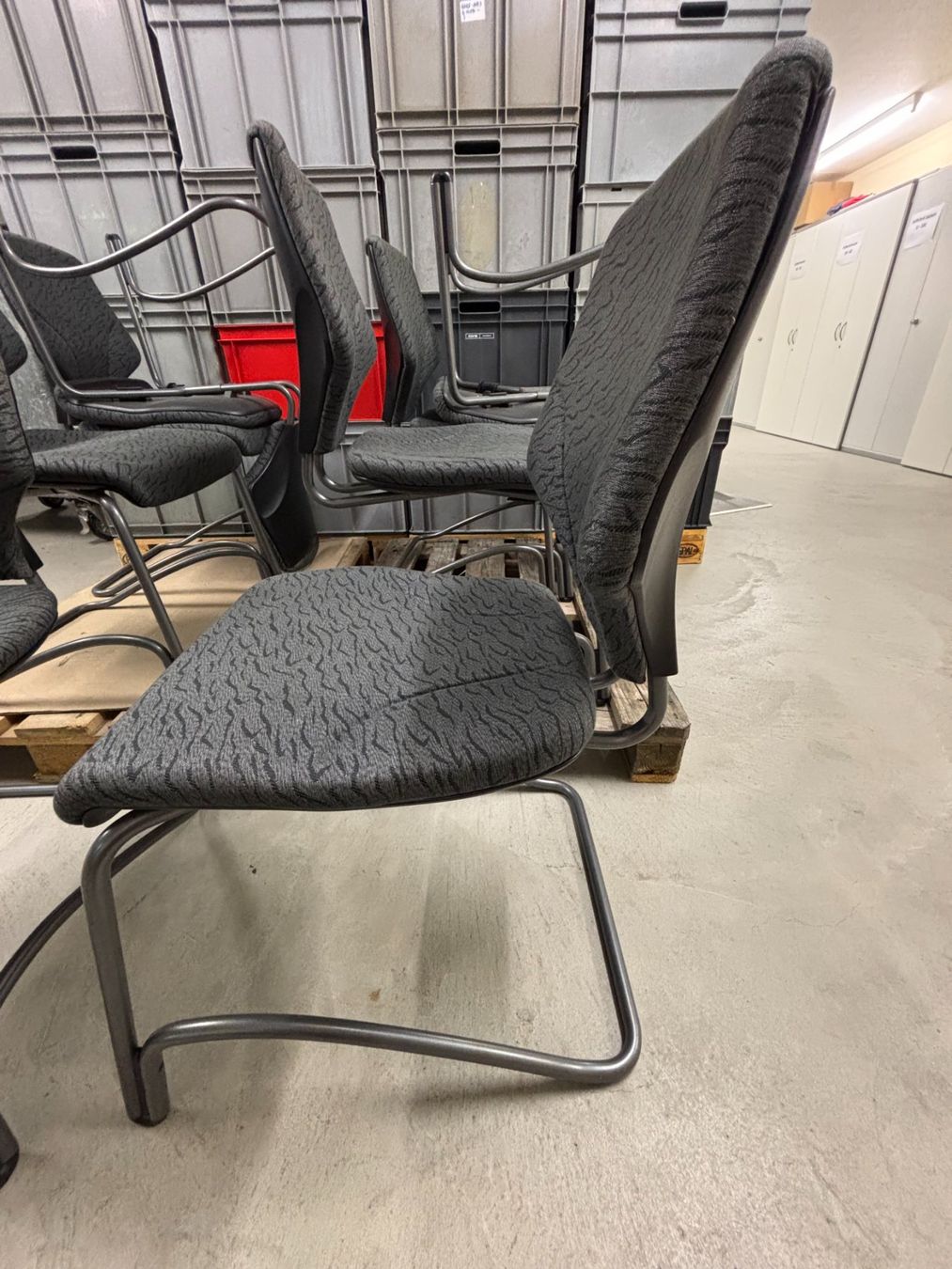 Giroflex Stühle: Konferenzstühle 8 Stk. – Gebraucht aus Hinwil von fac_688b 2